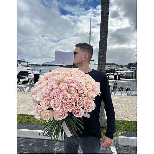 "Mondial" Light Pink Roses Bouquet