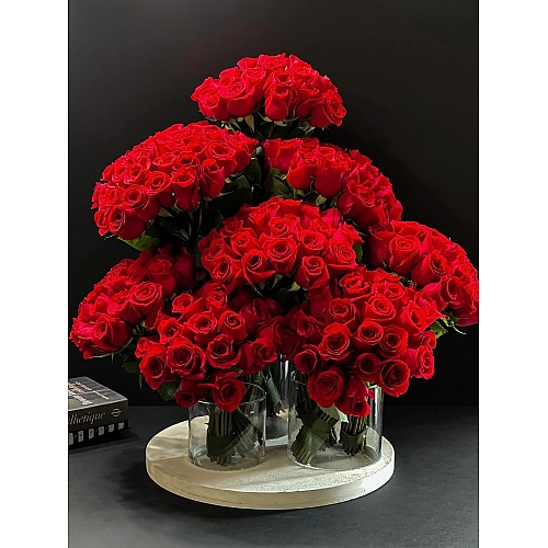 Amore | 200 Roses Arrangement