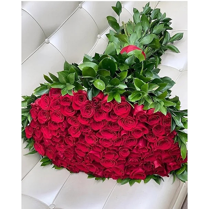 “LOVE” Roses Bouquet